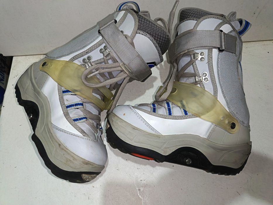 Buty snowboardowe twarde F2 rozmiar 36/37