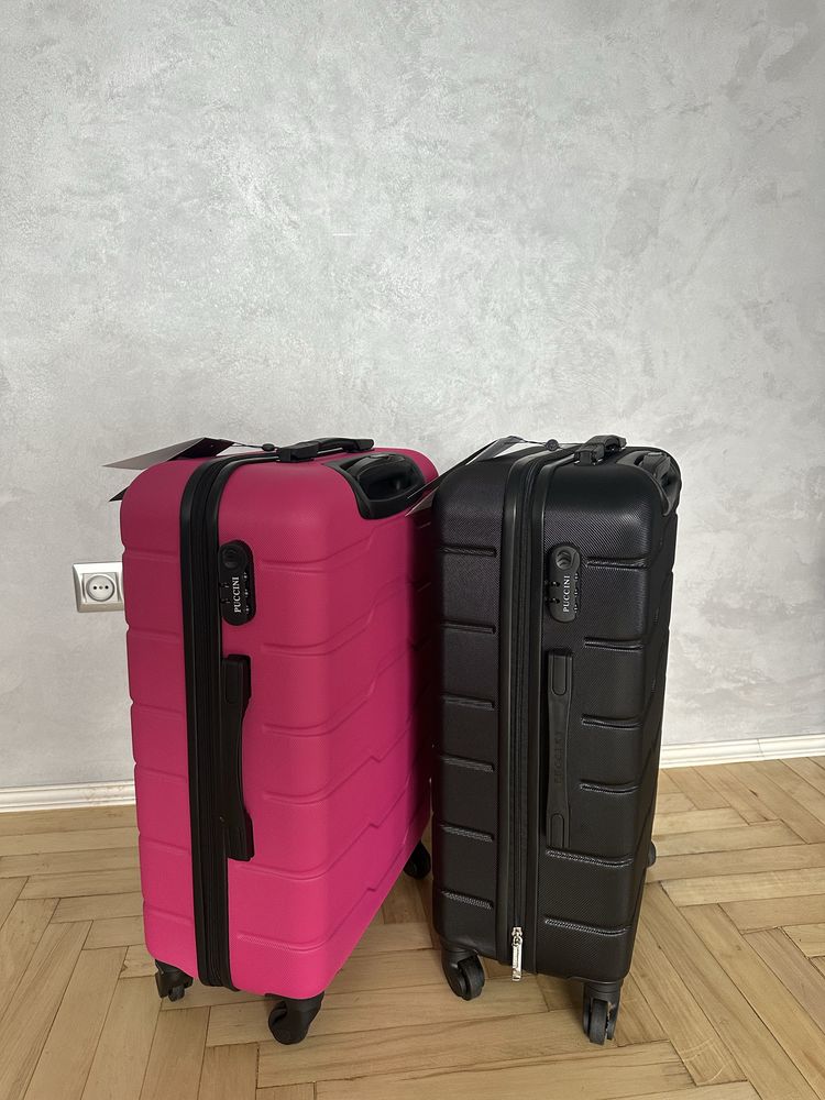 Продам Чемодани Розмір М (нові)