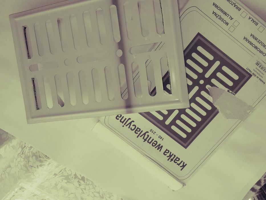 Kratki wentylacyjne z siatką plastik.+kratka wentylacyjna z nierdzewki