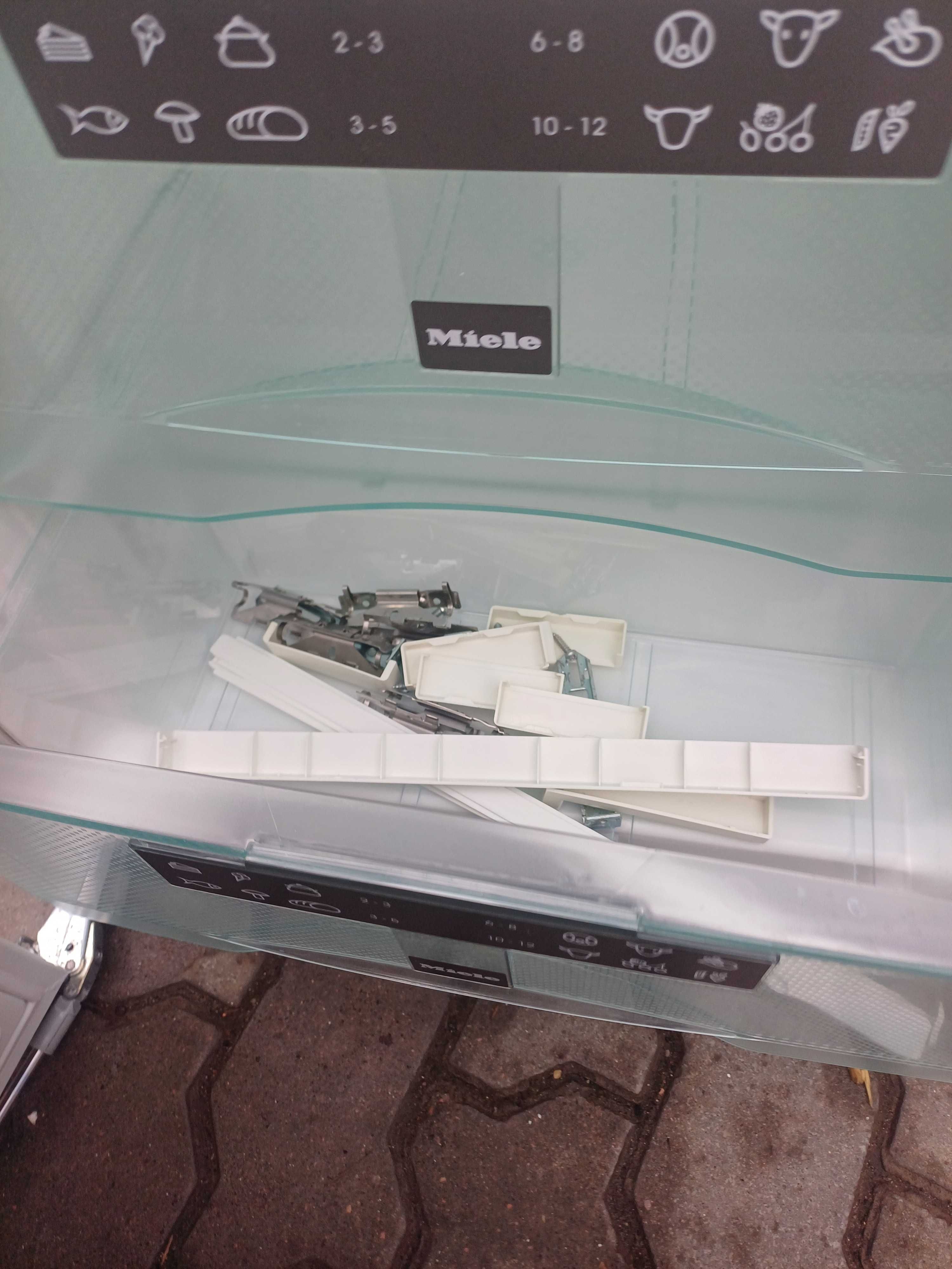 Вбудована морозильна камера Міле Miele F 9552 Liebherr