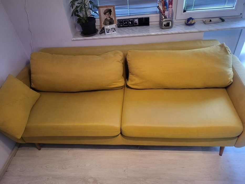 Żółta / musztardowa sofa z funkcją spania