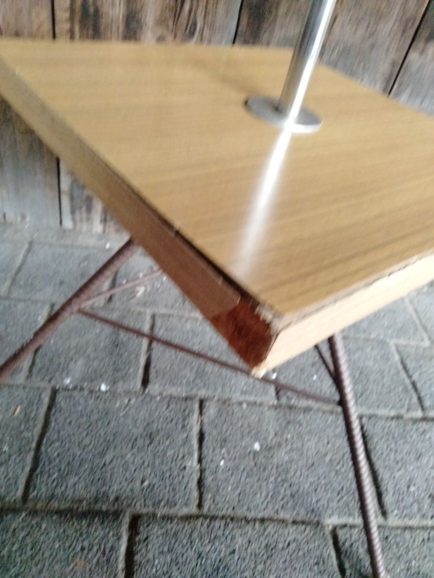 Stary stojak na kwiaty