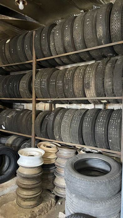 Розпродаж шин на ретро авто ГАЗ-12 ЗіМ Волга ГАЗ-24 Жигулі Запорожець