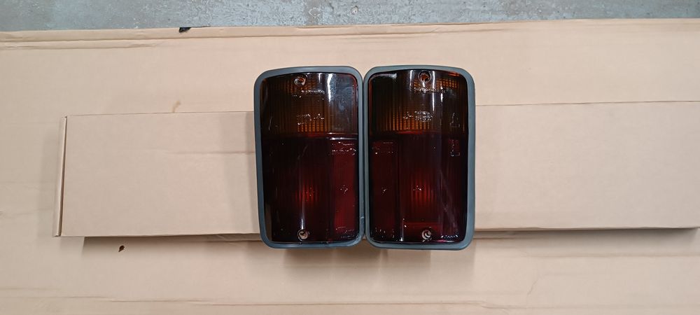 Fiat 126p lampy tylne elegant czarna folia lewą i prawa