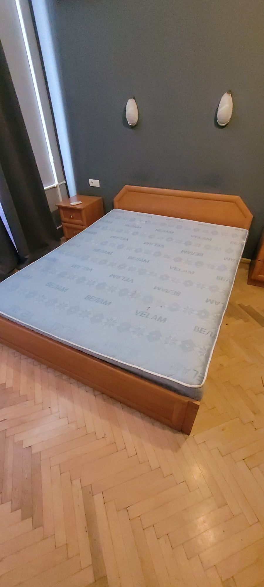 Продам ліжко з матрасом 160×200 см