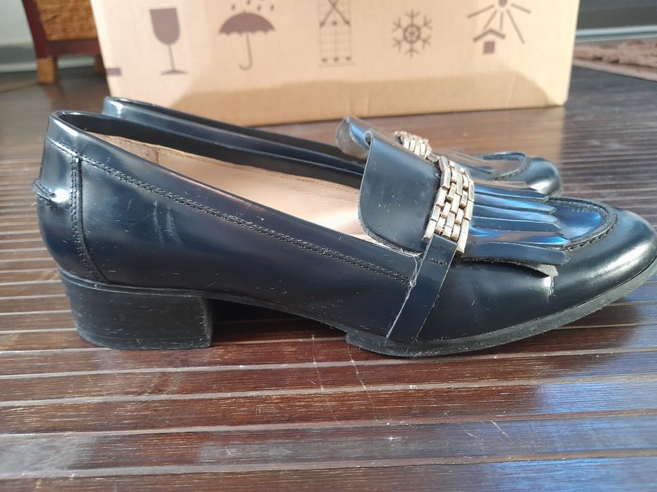 Sapatos pretos em muito bom estado da uterque