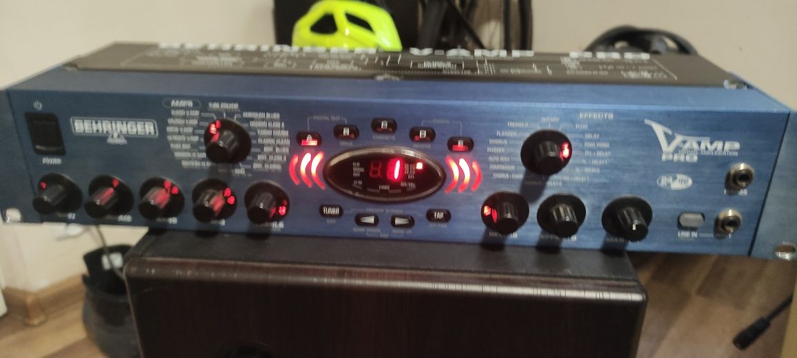 Behringer V-Amp Pro (orginalne pudełko)