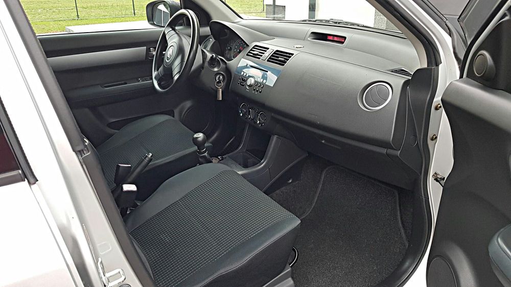 *NIEZNISZCZALNE SUZUKI SWIFT* Niski Przebieg Mroźna Klimatyzacja