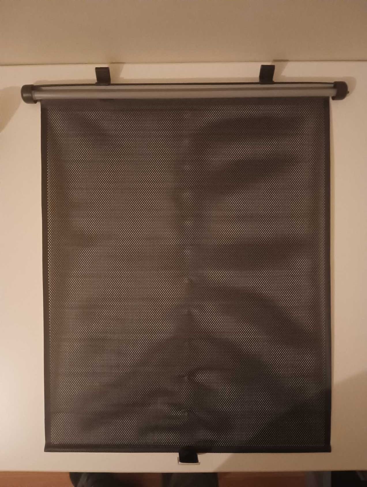 Conjunto de 2 persianas auto com aprox 51x42 cm e enrolador automático