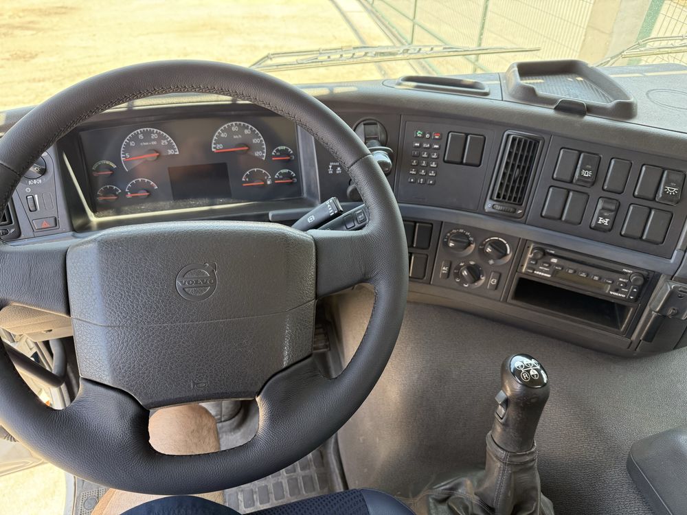 Volvo FM440 com grua e bascúla
