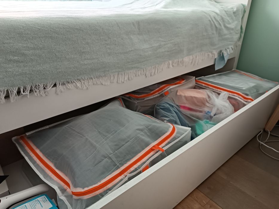Cama casal branca feita à mão [Urgência em vender)
