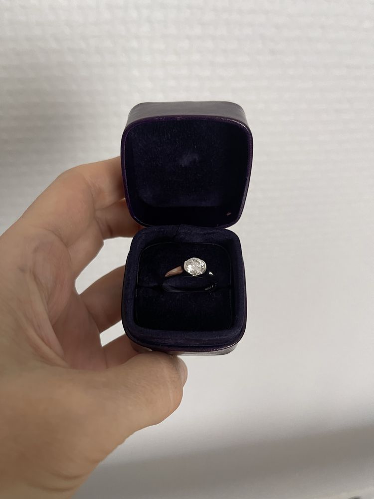 Кольцо с бриллиантом 0.7 ct