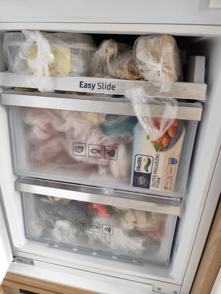 Sprzedam lodówkę do zabudowy Samsung