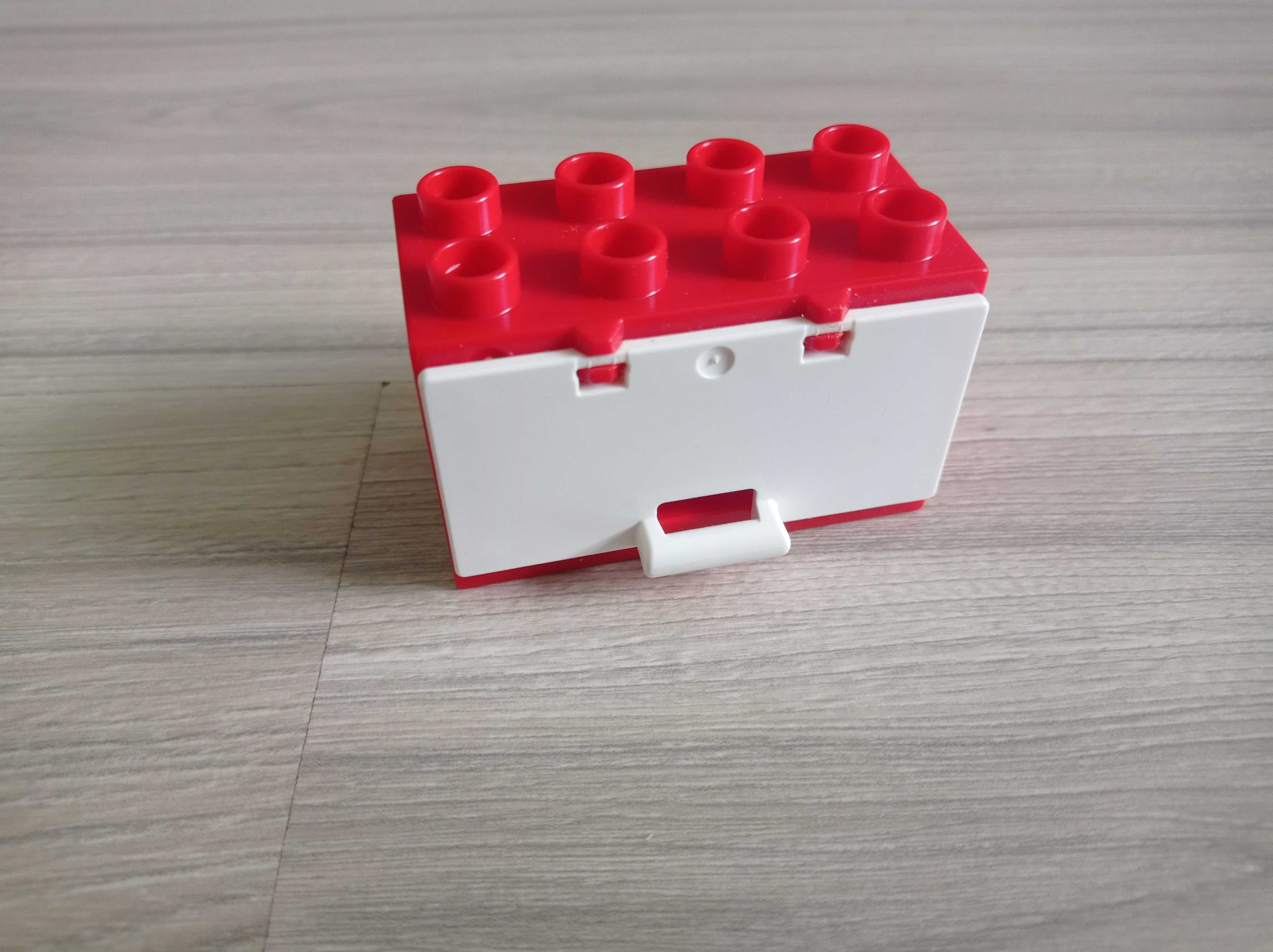 Klocki Lego Duplo, czerwona szafka