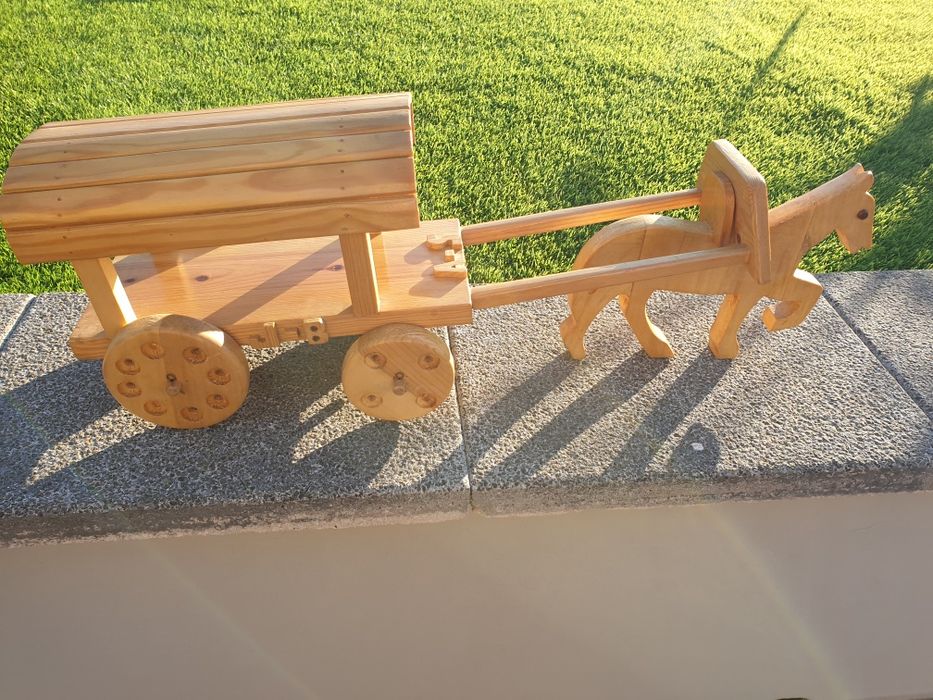 Excelente Brinquedo novo de madeira