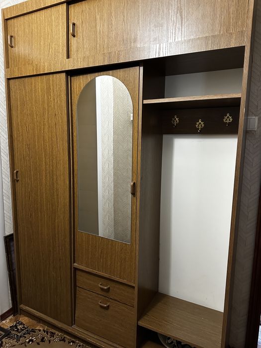 Продам прихожу в коридор