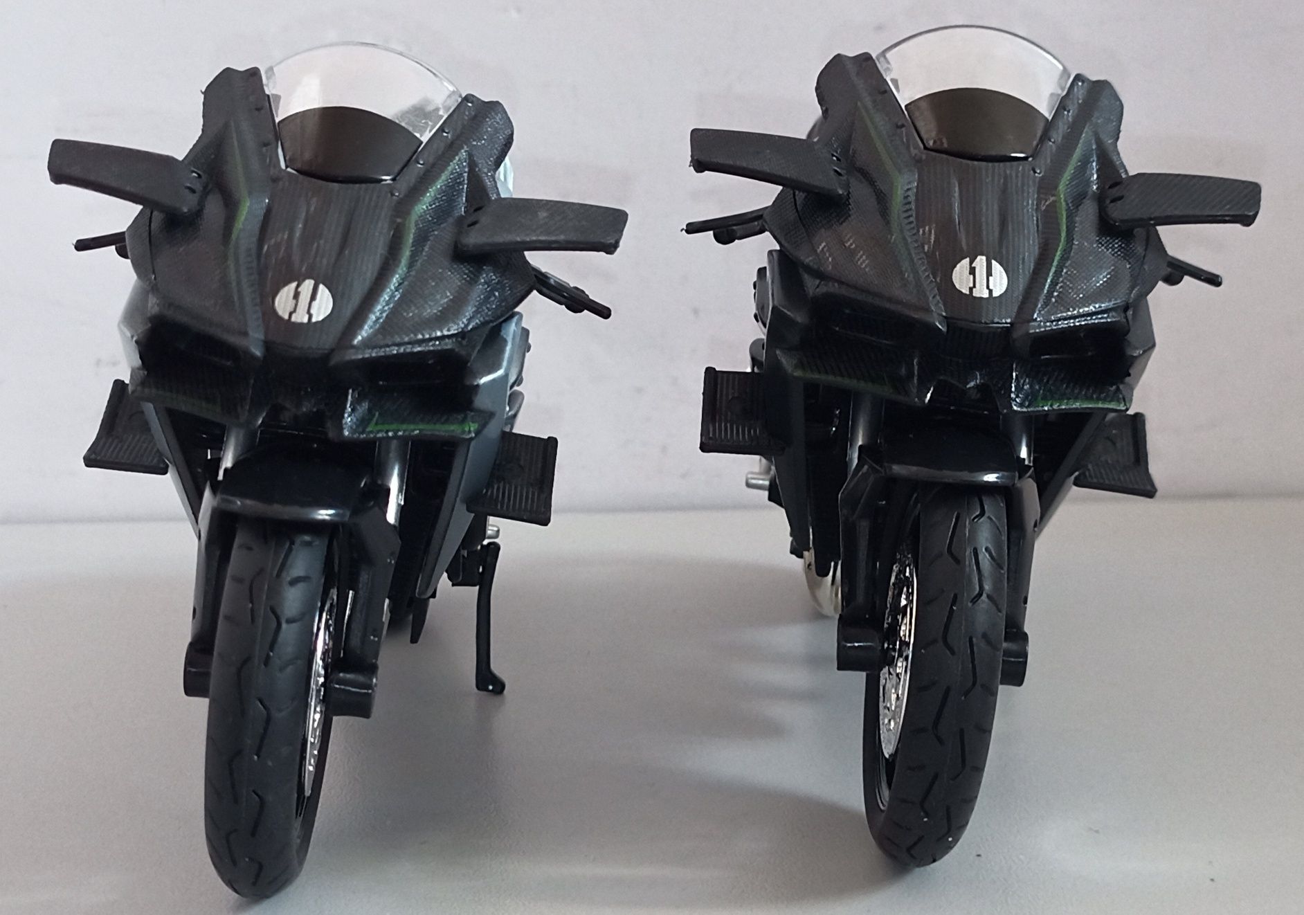 Мотоцикл Kawasaki Ninja H2R модель 1:12. Звук,свет.