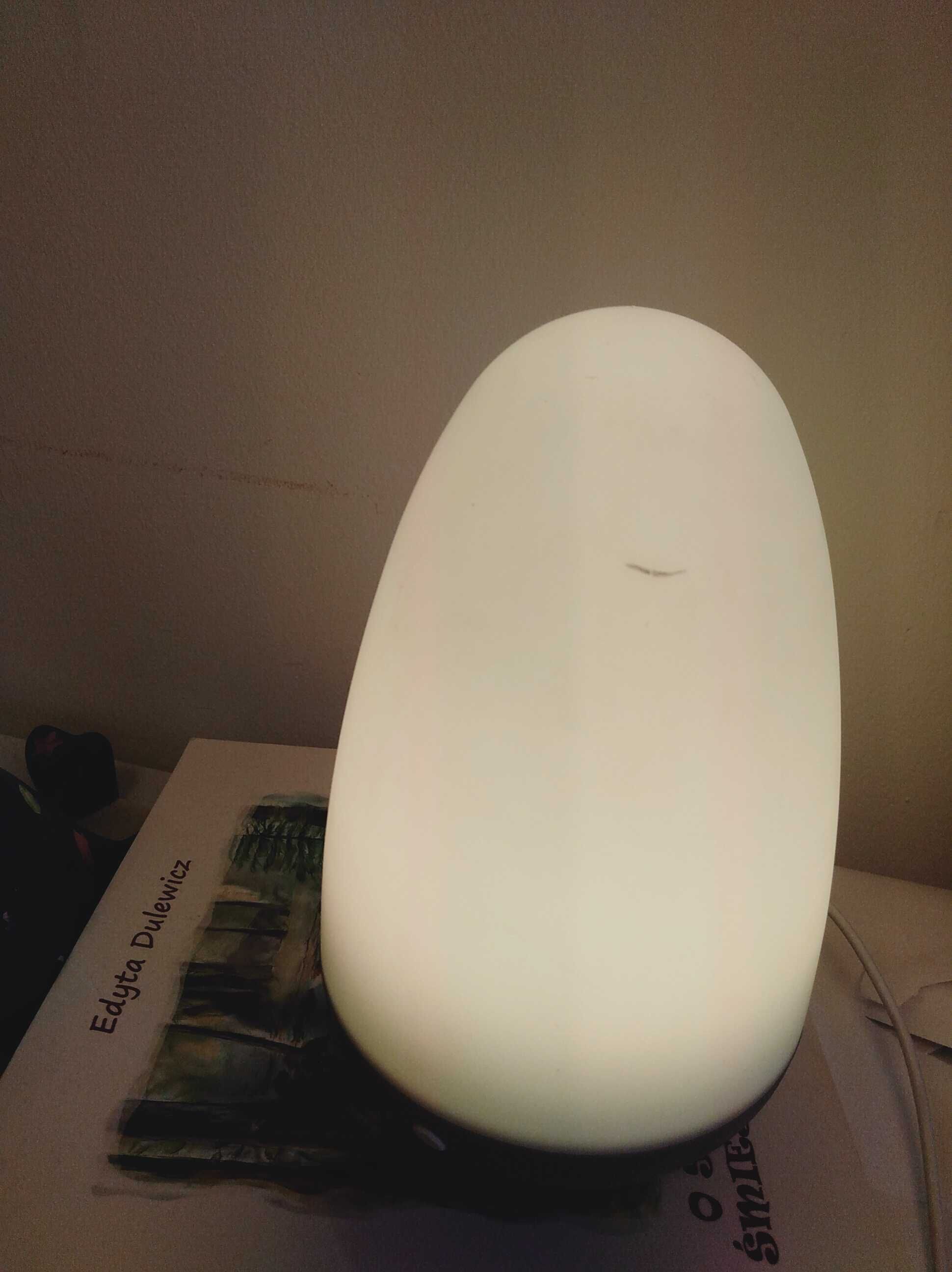 Lampka nocna LED Jajo ze zmiennymi kolorami.