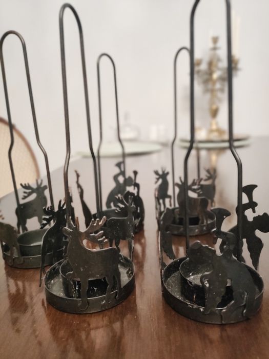 Bożonarodzeniowe lampiony metalowe.