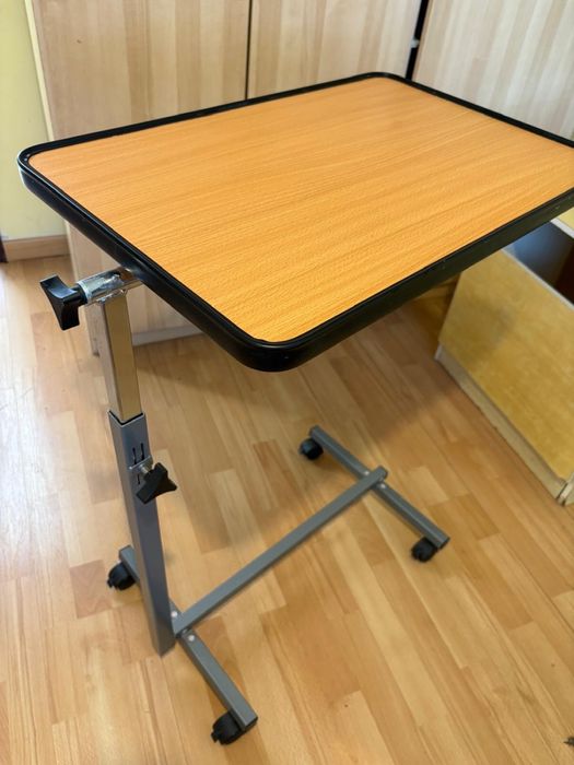 Cama articulada elétrica com colchão + mesa com rodas