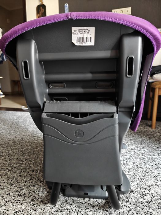 Дитяче автокрісло.