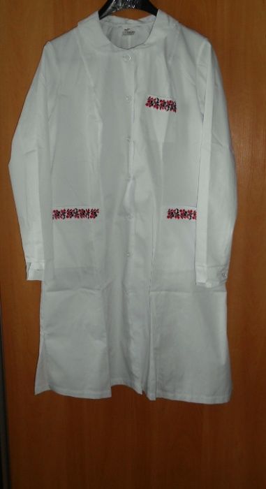 медичний халат з вишивкою 52 розмір