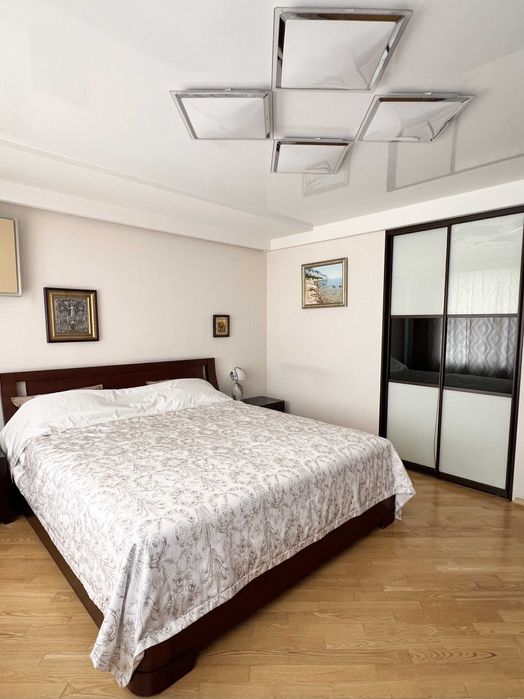 Оренда квартири з 3 спальнями по вул. Затишна, 15. Новий будинок,гараж