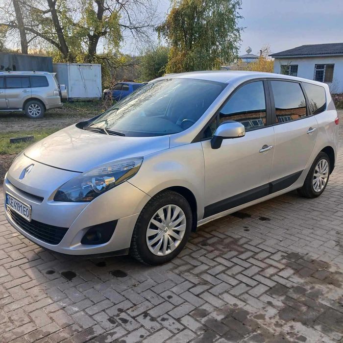 Продам Renault Grand Scenic 2010року