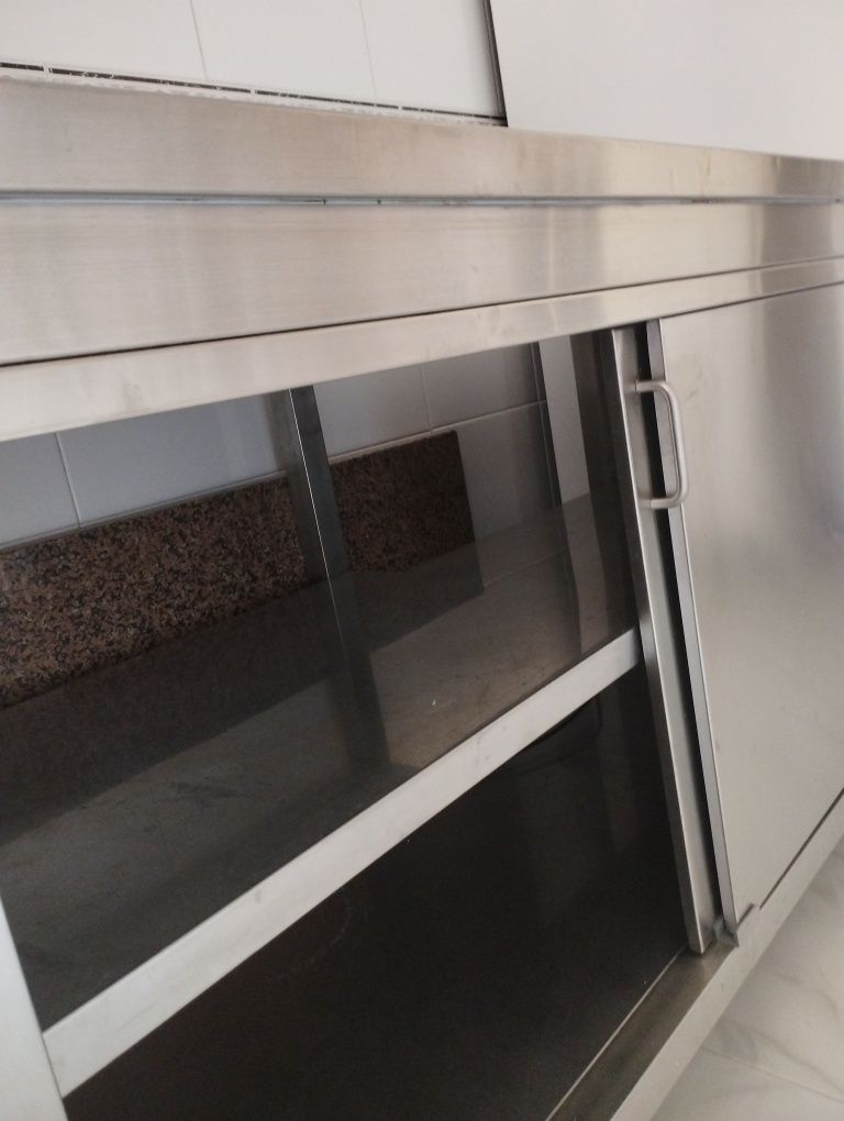 Balcão inox com duas portas