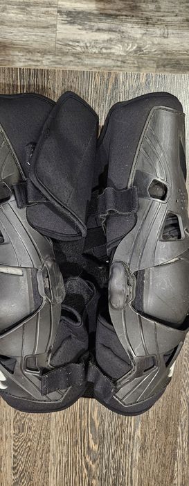 Продам шарнирні наколінники Thor