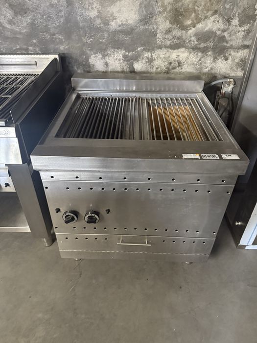 Grelhador a Gaz e carvão com ceramicas muito muito novo