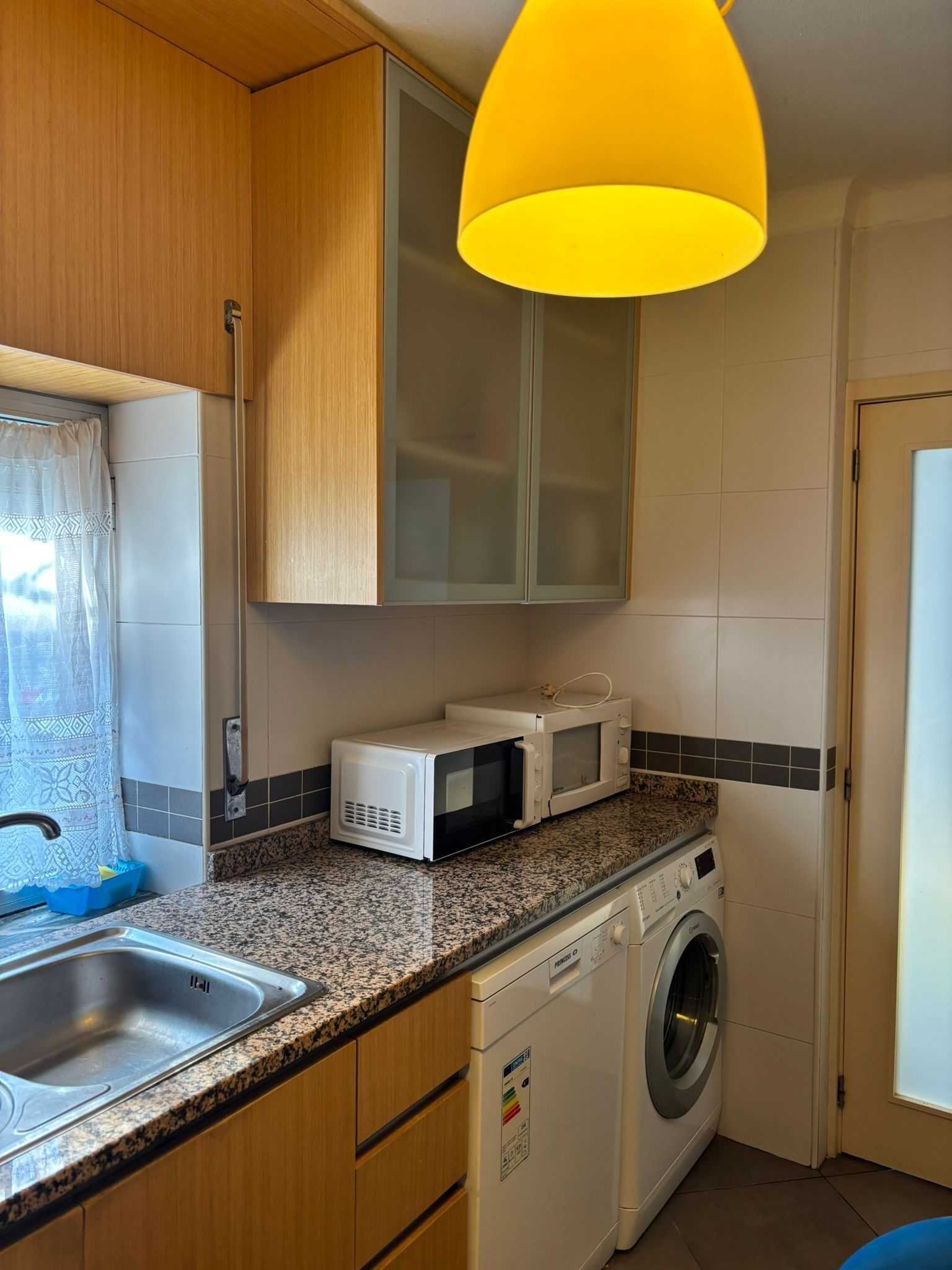 Aluga-se apartamento T4