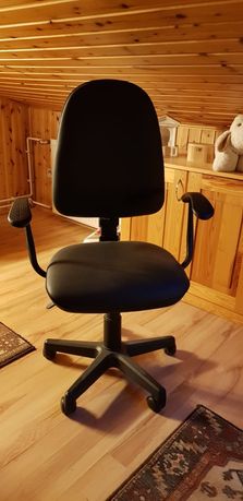 Fotel biurowy zadbany