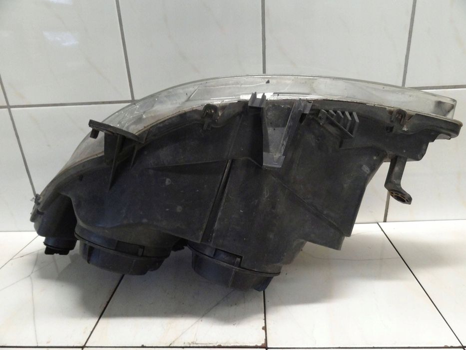 Peugeot 307 2005 Lampa Reflektor Prawy przód 9641615680