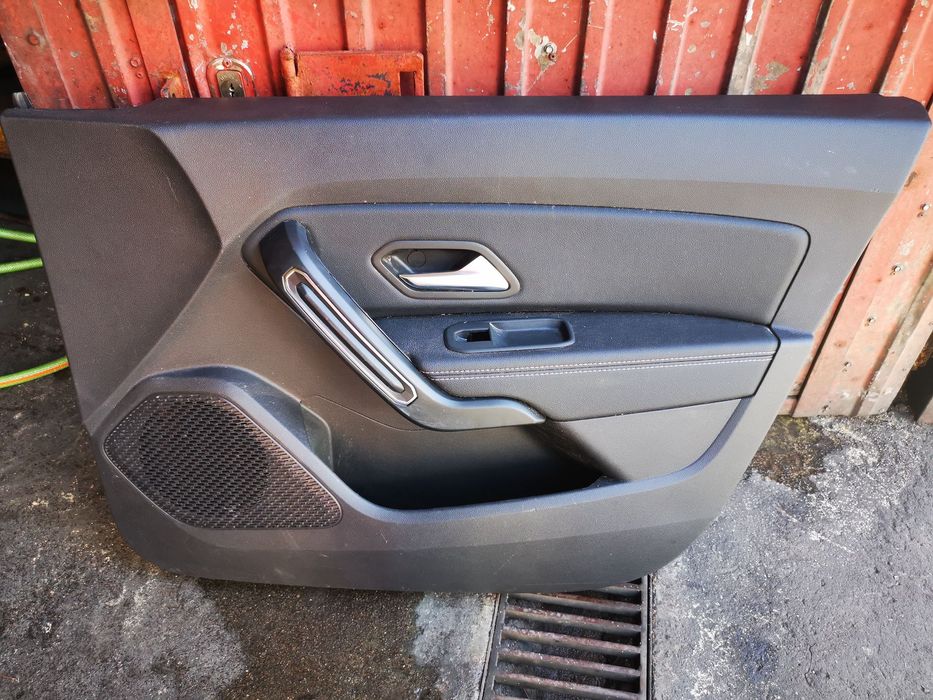 DACIA DUSTER FORRA / QUARTELA PORTA FRENTE DIREITA - FP015