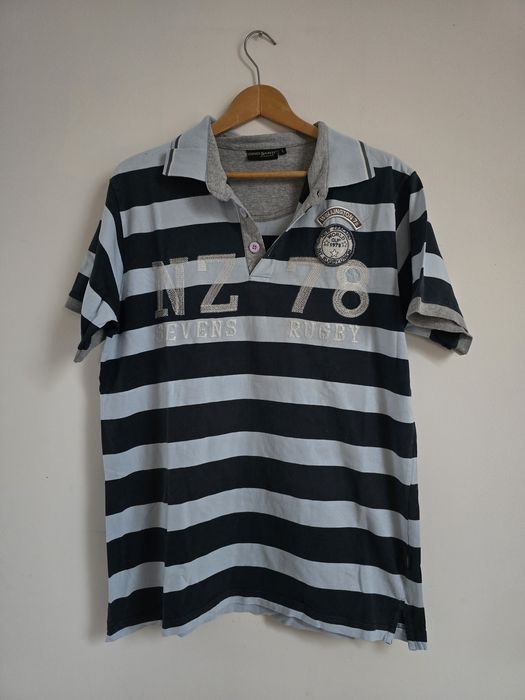 Męska koszulka polo w paski 
Bawełna
W błękitno-granatowe paski

Wymia