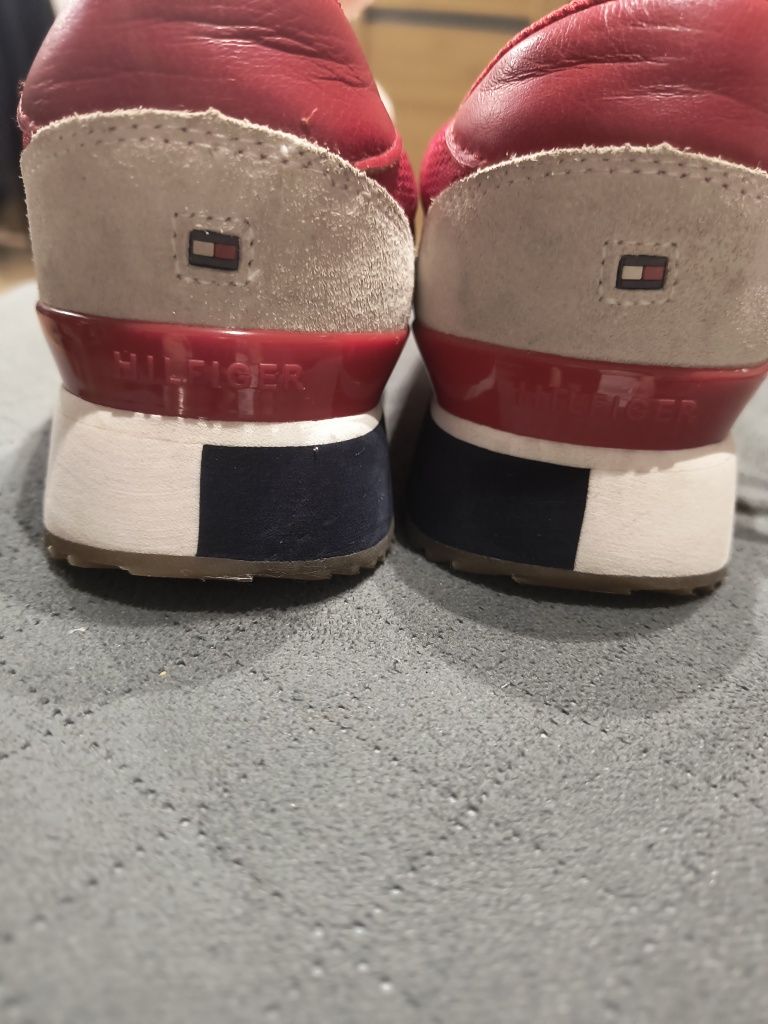 Czerwone sneakersy Tommy Hilfiger