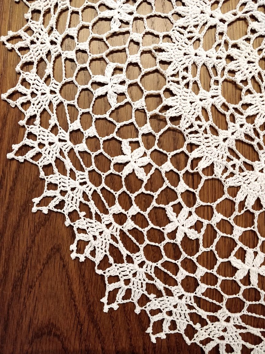 Rustykalna ażurowa biała serweta na szydełku Handmade