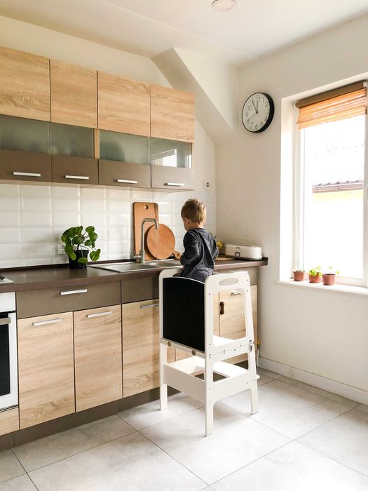 Wieża pomocnik Yoko Montessori 3w1 Transformator z tablicą do rysowana