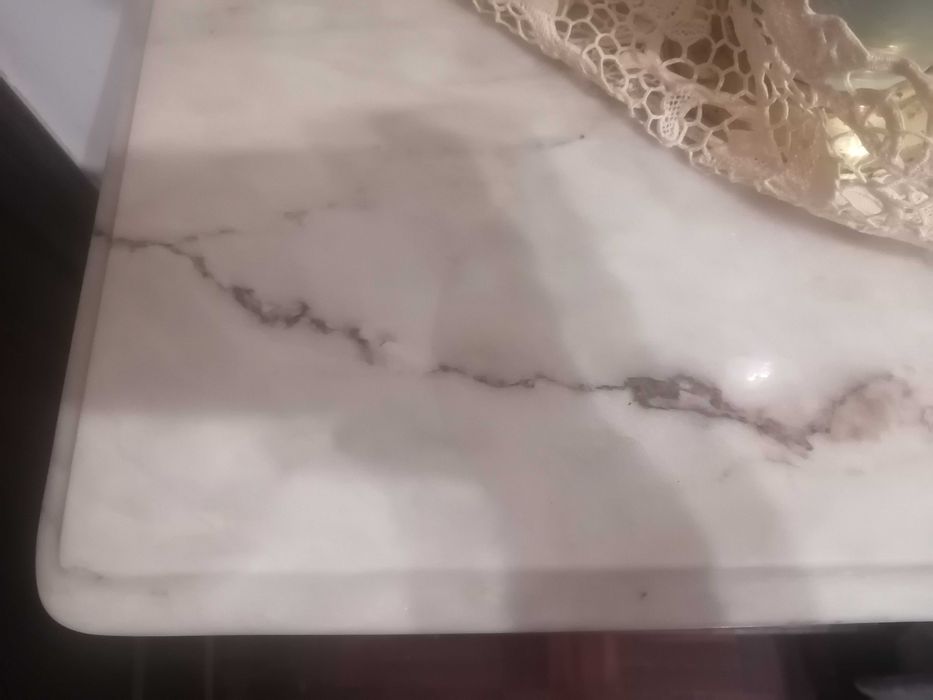 Mesas de cabeceira + Cómoda. Madeira e pedra mármore.