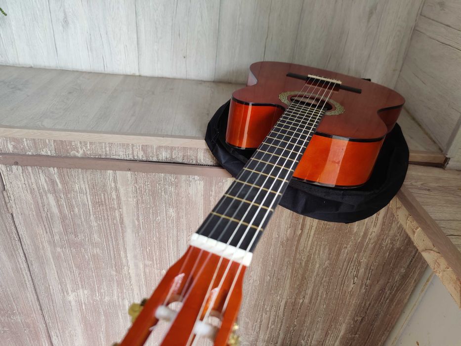 Классическая гитара Maxtone CGC-3910C