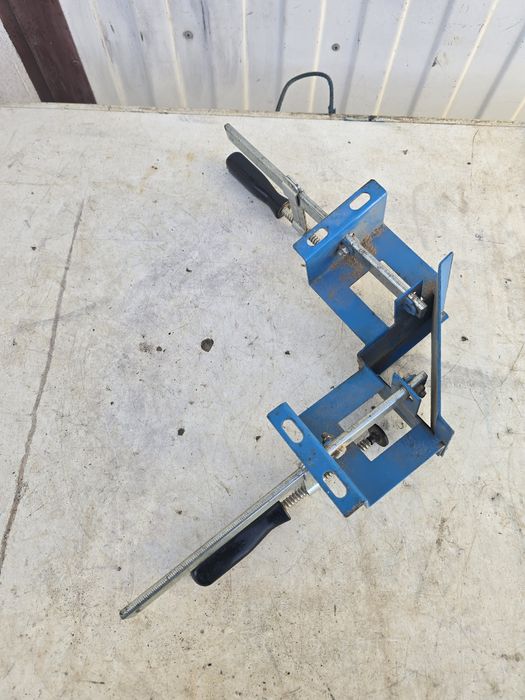 Ścisk kątowy ślusarsko - stolarniany.