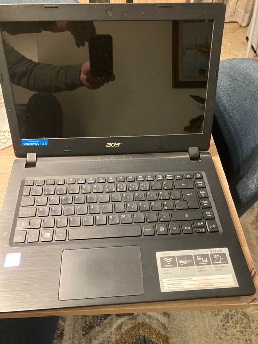 PC Acer Aspire 1 em perfeito estado