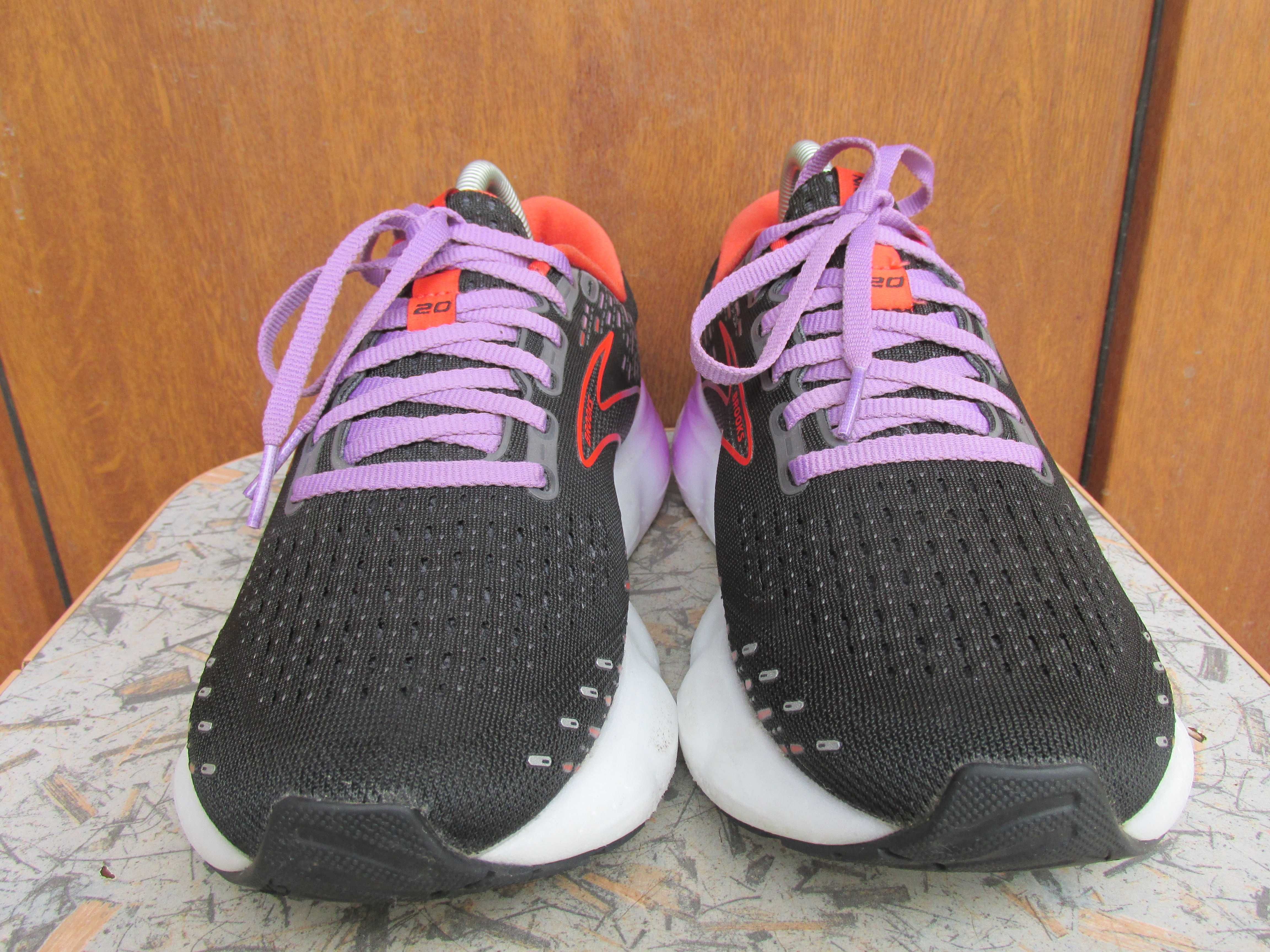 Кроссовки BROOKS США 40 размер
