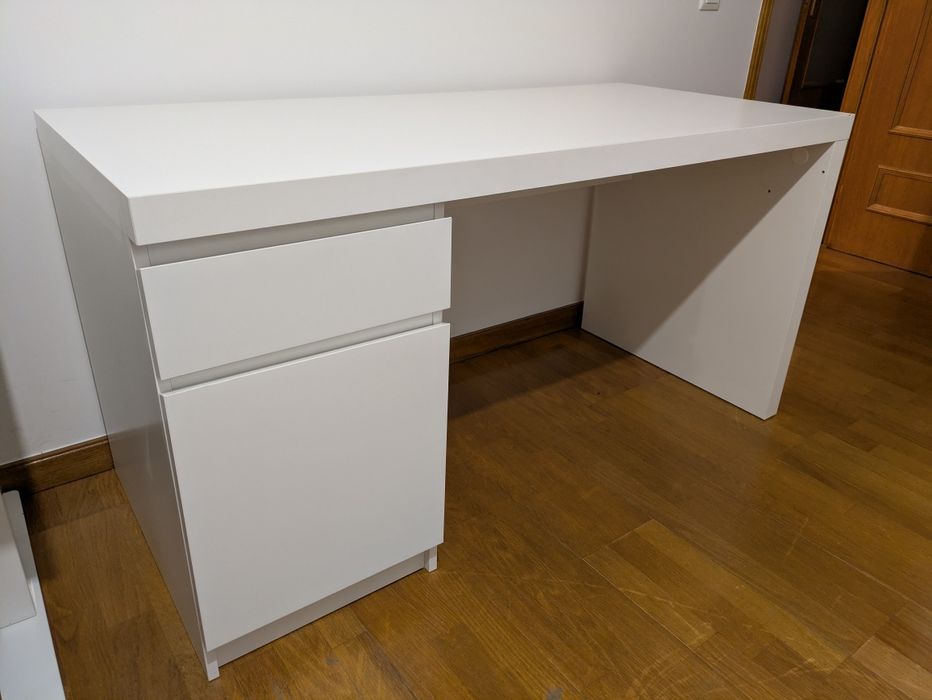 Secretária Malm IKEA 140x65cm