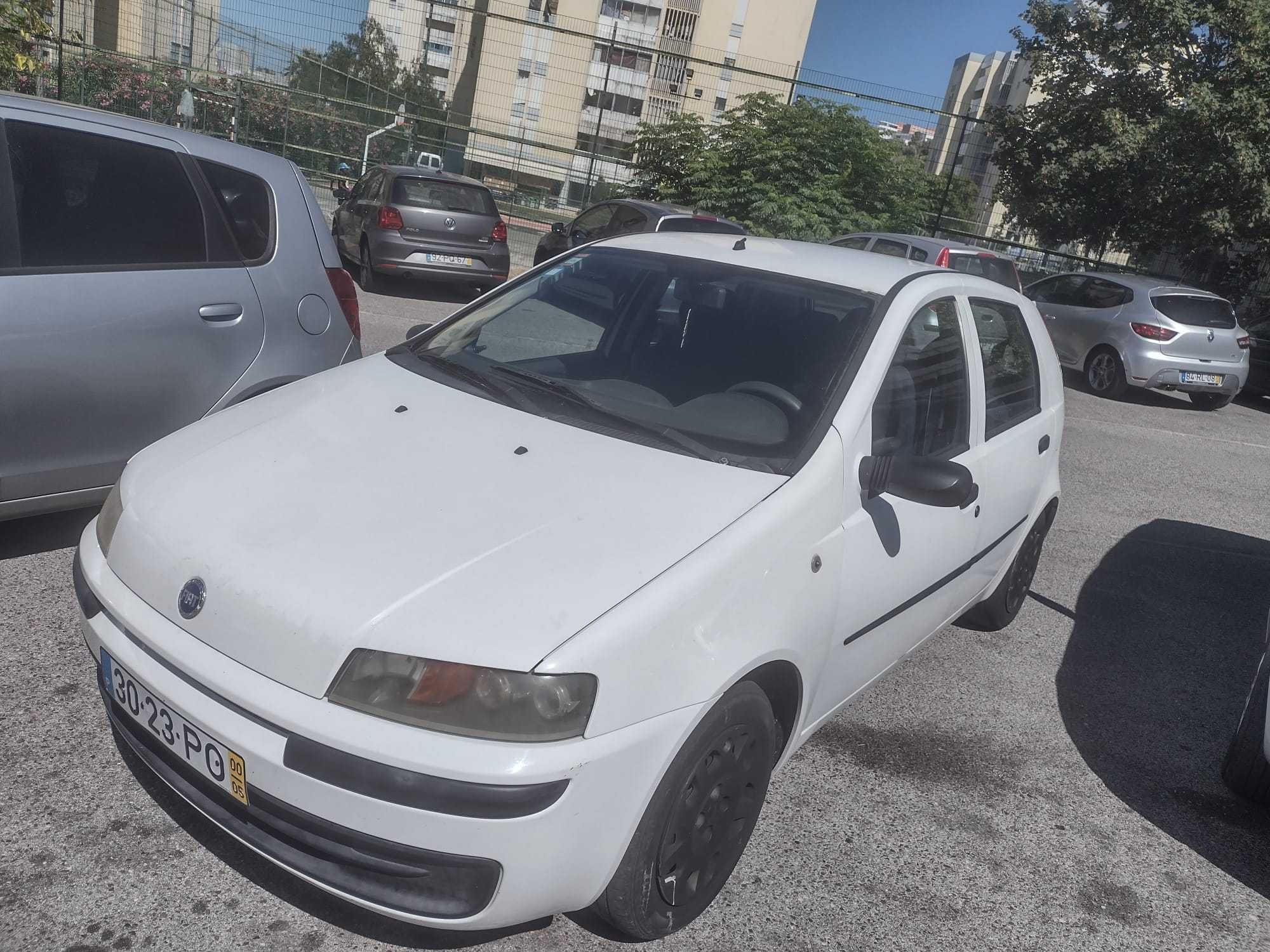 Punto 2000 em bom estado, ótimo para primeira carrinha