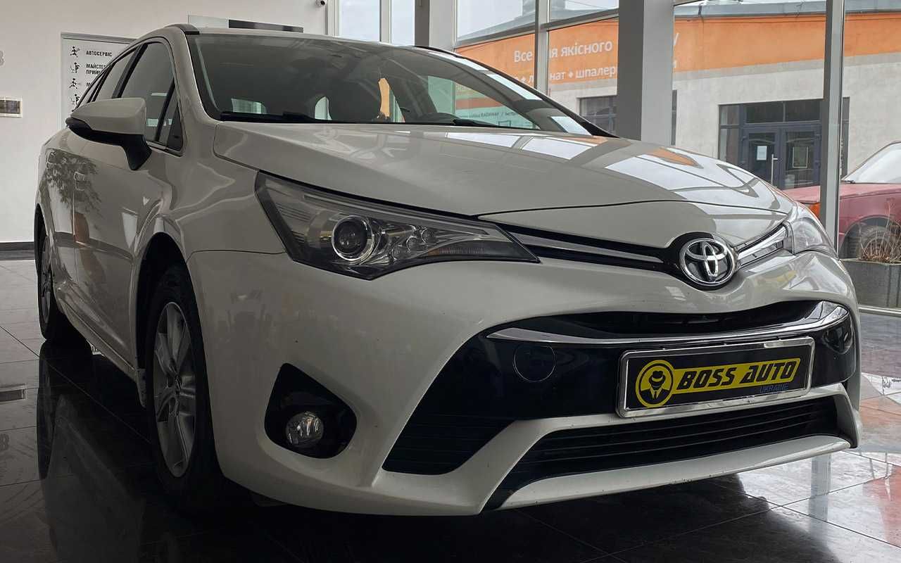 Toyota Avensis 2015