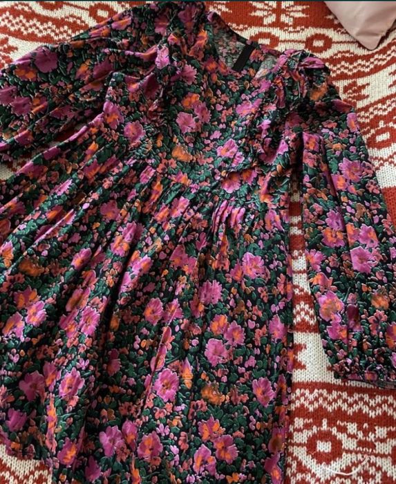 Неймовірне плаття платье сукня у квіти на дівчинку