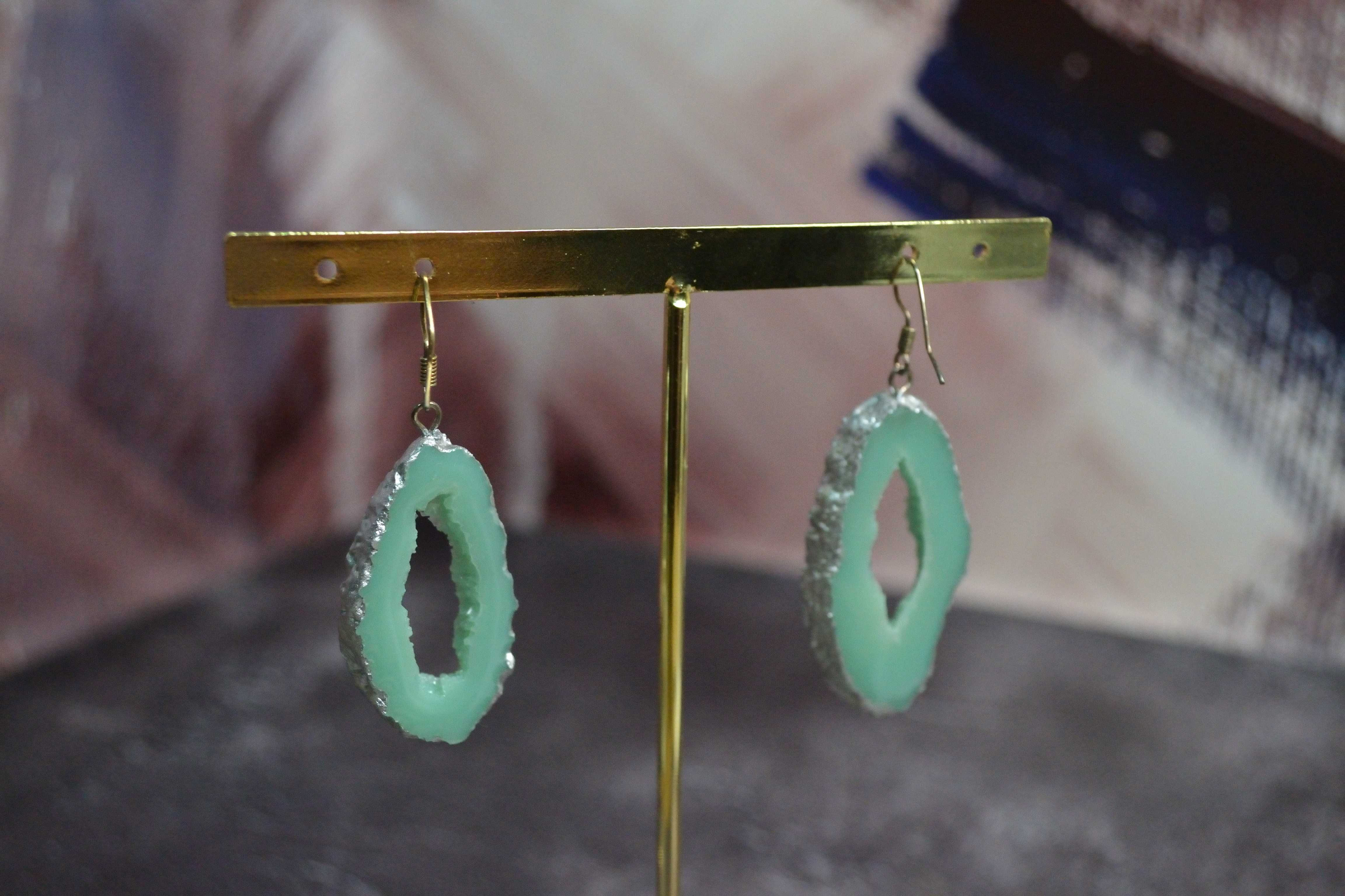 Kolczyki z żywicy epoksydowej Geode Emerald, handmade