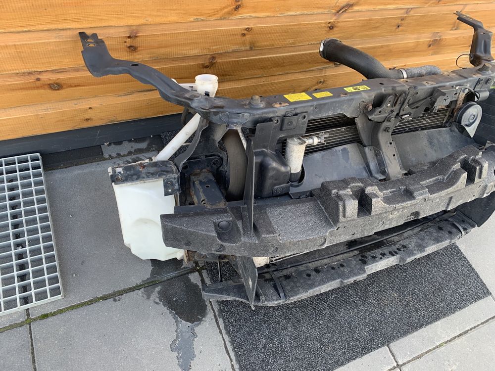 Nissan Qashqai J10 2.0 DCI pas przedni kompletny wzmocnienie chłodnice